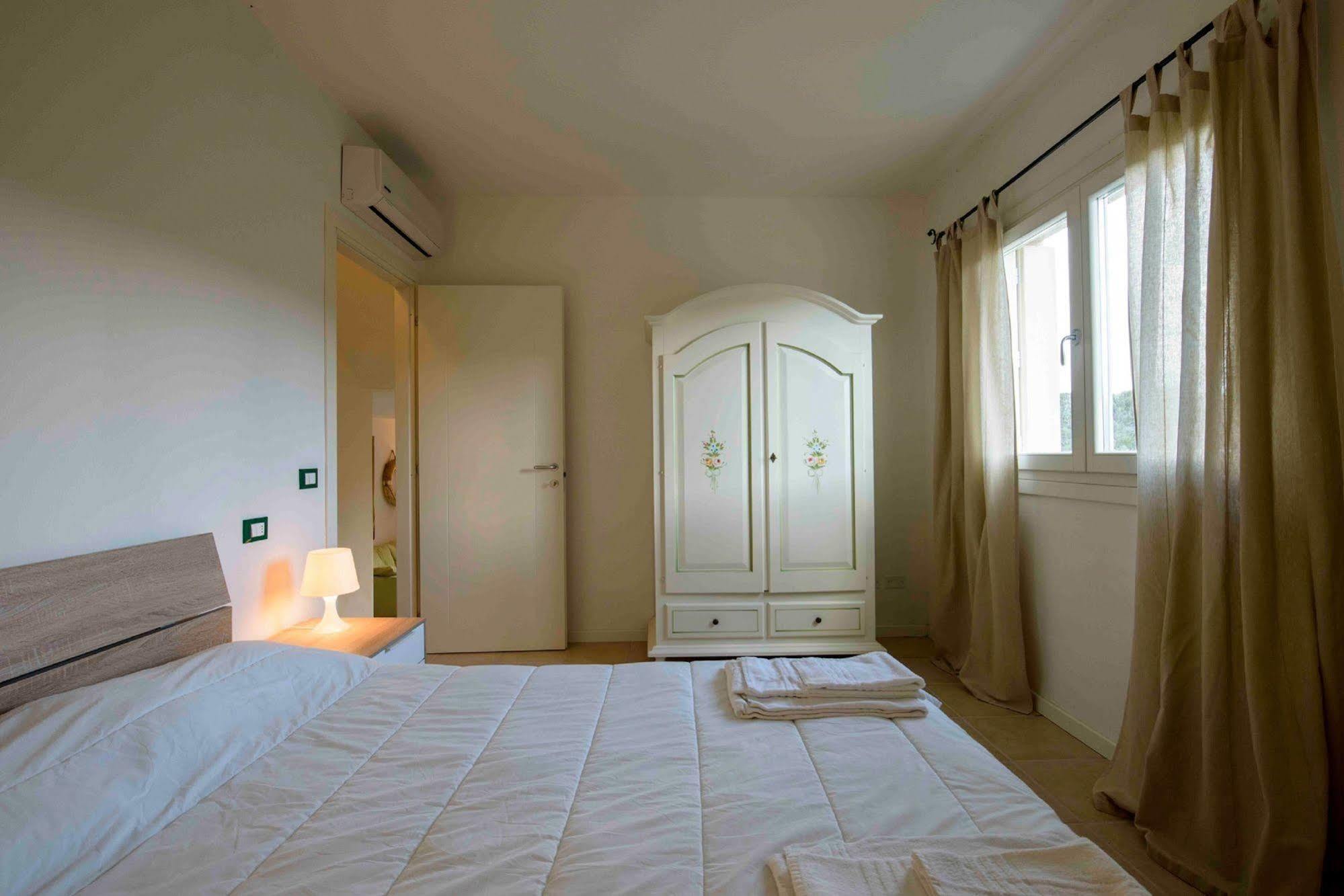 Hotel Residence Rena Bianca Байя-Сардинія Екстер'єр фото
